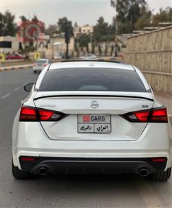 نيسان ألتيما